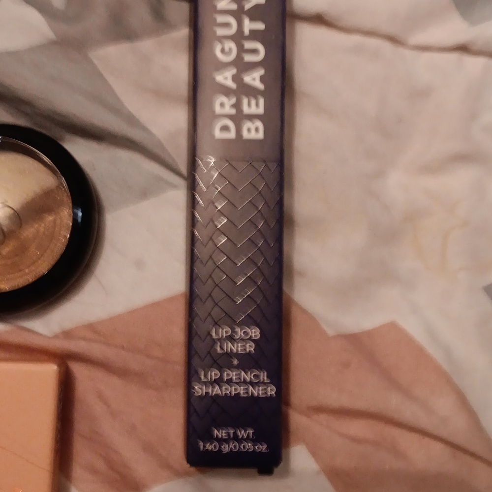 Makeup new moisturizer, blush, eye shadow, mascara, cleanser, lip liner,lipstick - Picture 8 of 8